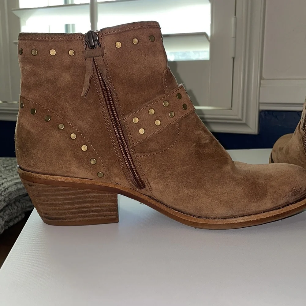 Sofft Cognac Suede Leather Ankle Booties Sz. 8 - Picture 6 of 10